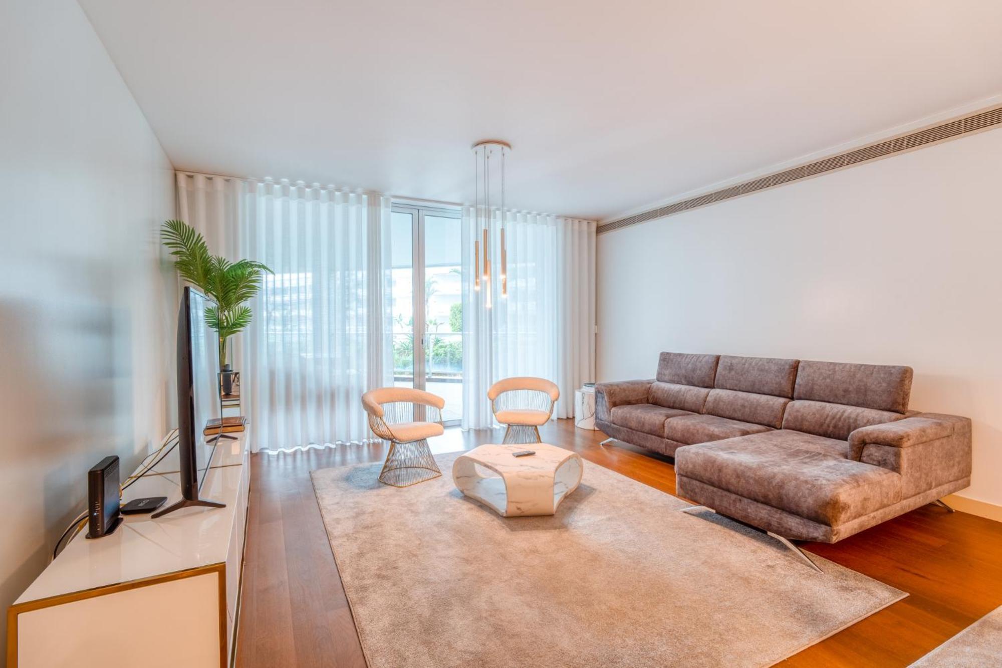 Bk - 3 Pools - Gym - Ac - Huge Balcony Apartamento